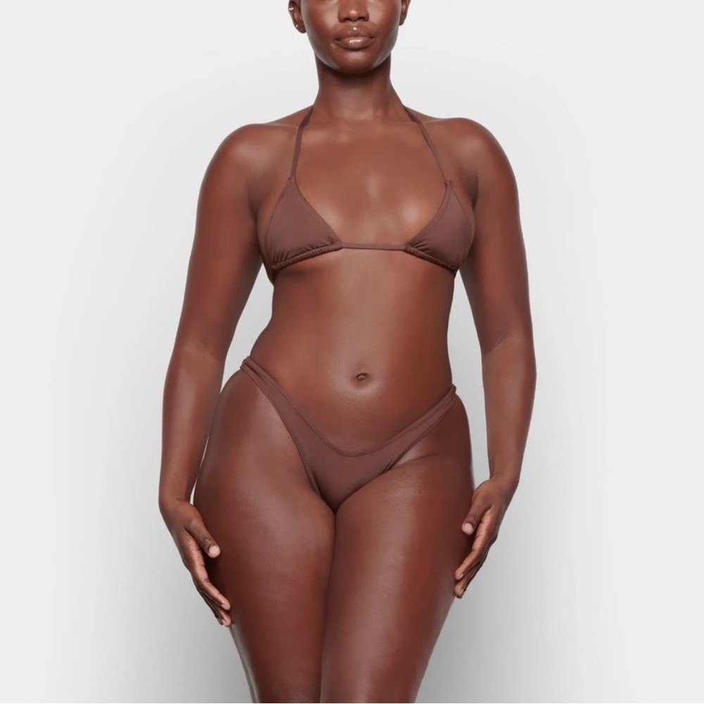SKIMS | Micro Triangle Top | NWT | Size Medium | Cocoa